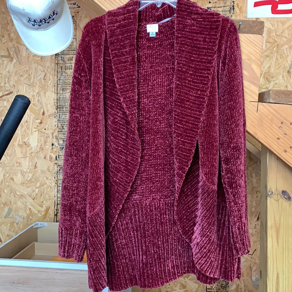 Women’s sweater, thick, open flowy cardigan